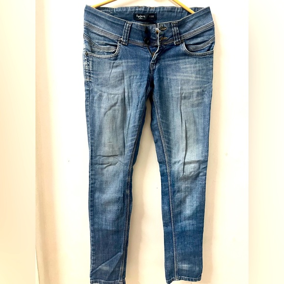 Pepe Jeans low waist double buttoned narrow fit jeans.. Waist - 30 inch - Picture 3 of 5